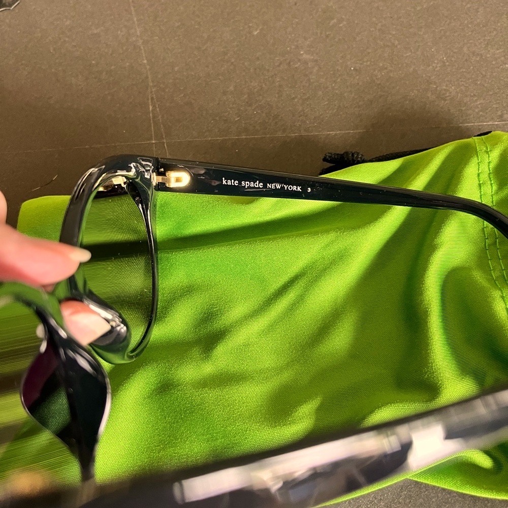 NWOT  Kate Spade grey gradient sunglasses in original green satin bag - Picture 5 of 9